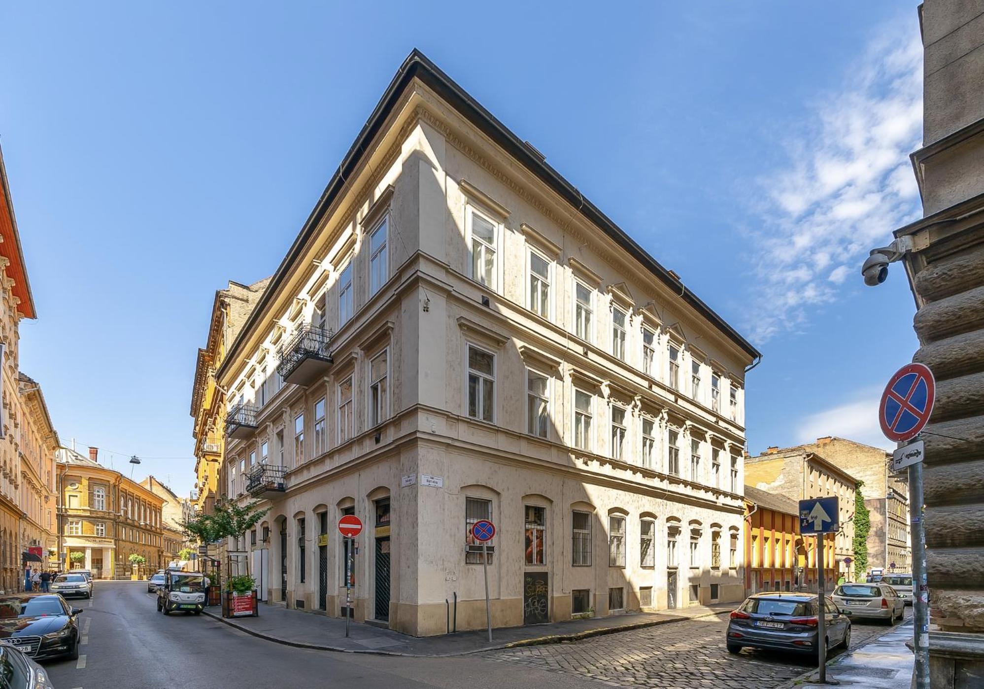 Dob Street Central Residence With Balcony, Budapest